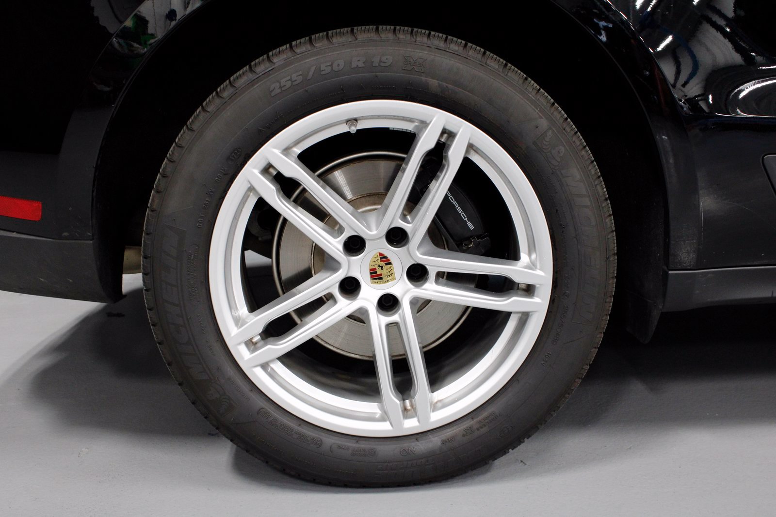 Certified 2025 Porsche Macan AWD/4WD image 13