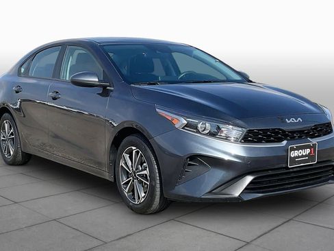 Used 2024 Kia Forte LXS image 3