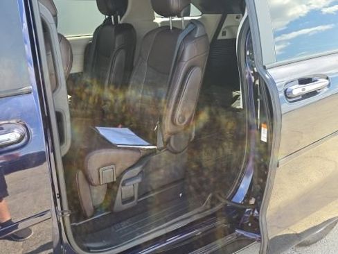 Used 2021 Toyota Sienna Platinum FWD image 22