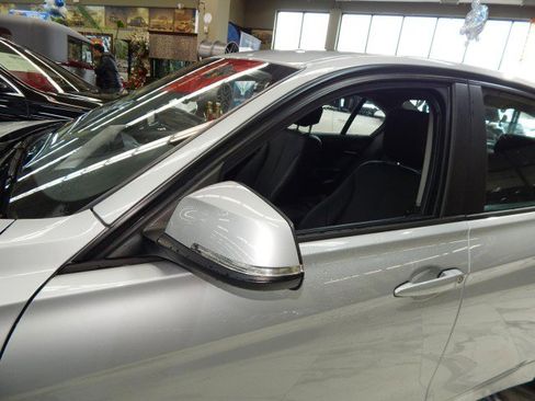 Used 2018 BMW 320i xDrive 320i xDrive AWD w/ Convenience Package image 11