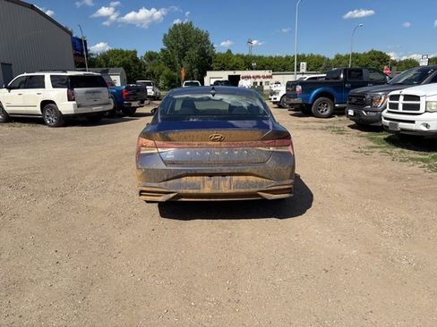 Used 2021 Hyundai Elantra SE FWD image 9
