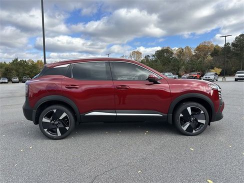 New 2025 Nissan Kicks SR image 8