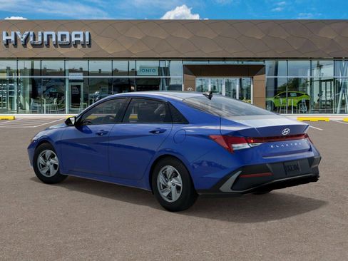 New 2025 Hyundai Elantra SE image 5