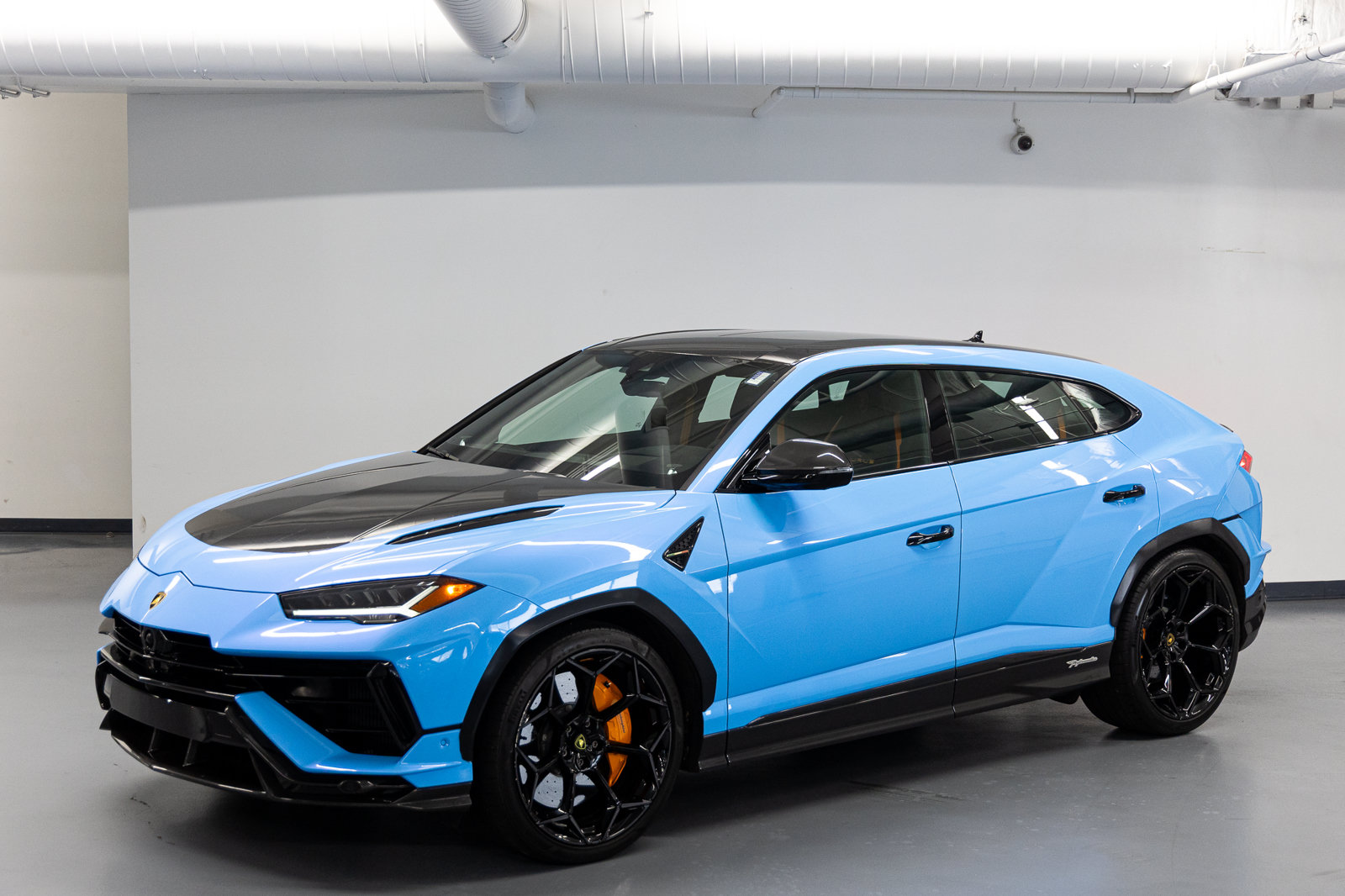 Used 2024 Lamborghini Urus Performante AWD/4WD image 2