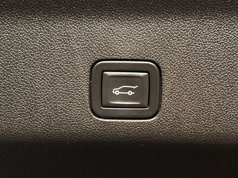 Used 2024 Chevrolet Tahoe Z71 w/ Luxury Package image 29