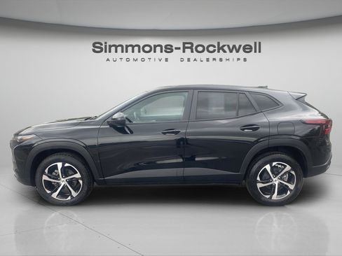 Used 2024 Chevrolet Trax RS w/ Driver Confidence Package FWD image 2