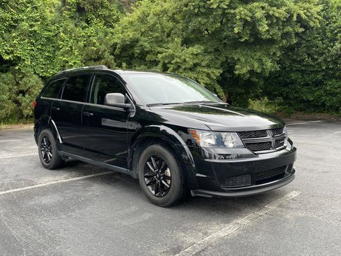 Used 2020 Dodge Journey SE w/ SE Popular Equipment Group FWD image 2