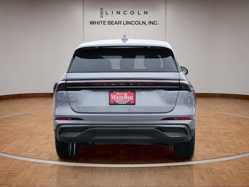 Used 2025 Lincoln Nautilus Premier w/ Equipment Group 102A image 6