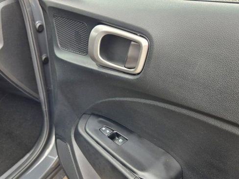 Used 2025 Hyundai Venue SEL FWD image 28