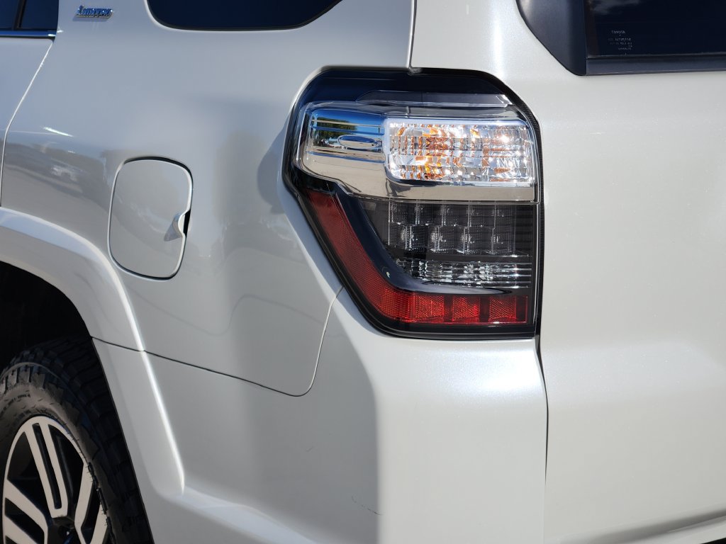 Certified 2022 Toyota 4Runner Limited AWD/4WD image 15