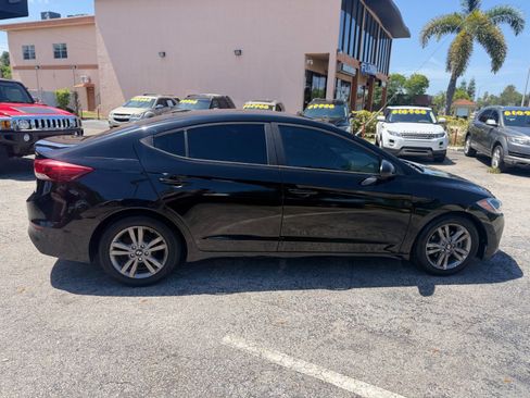 Used 2017 Hyundai Elantra SE FWD image 6