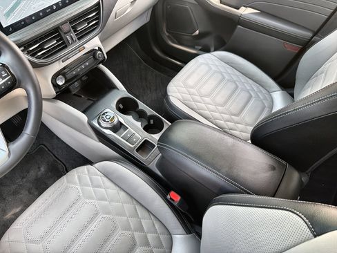 Certified 2023 Ford Escape Platinum w/ Premium Technology Package FWD image 21