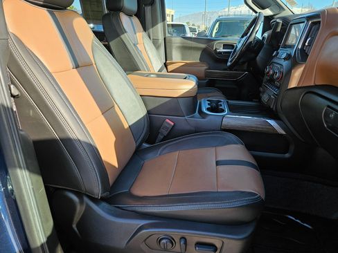 Used 2022 Chevrolet Silverado 1500 High Country w/ Technology Package image 32