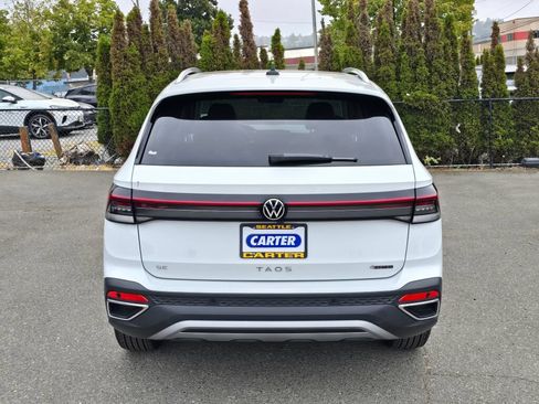 Used 2025 Volkswagen Taos SE AWD/4WD image 4
