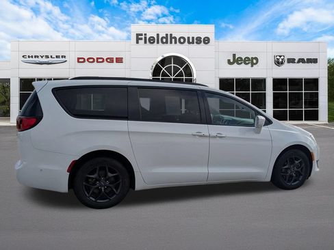 Used 2020 Chrysler Pacifica Touring-L Plus FWD image 4