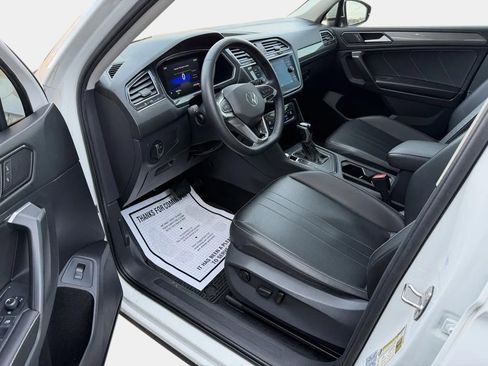 Used 2022 Volkswagen Tiguan SE image 11