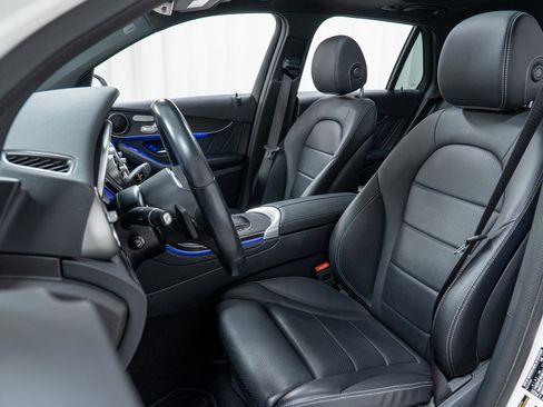 Used 2022 Mercedes-Benz GLC 300 4MATIC image 13