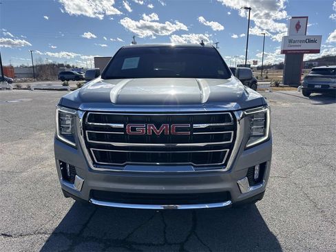 Used 2023 GMC Yukon SLT w/ SLT Luxury Package image 9