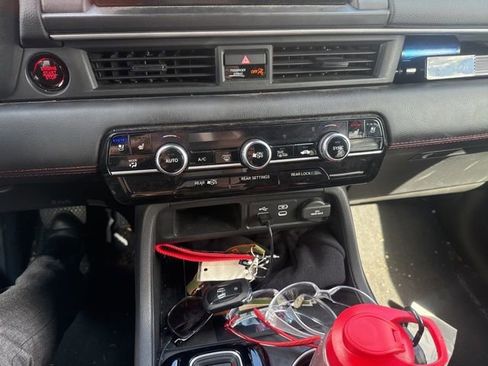 Used 2025 Honda Pilot Black Edition image 8