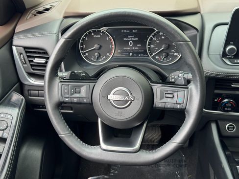 Used 2023 Nissan Rogue SV w/ SV Premium B Package FWD image 19
