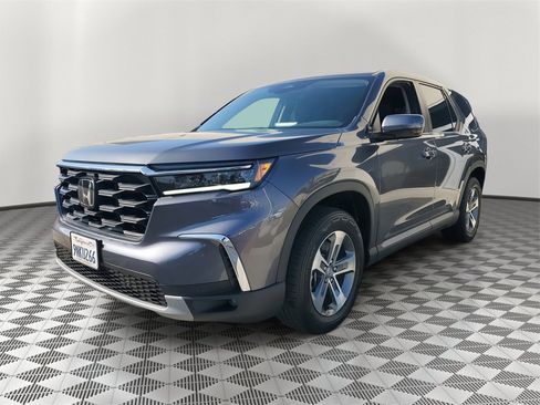 Used 2025 Honda Pilot EX-L image 3