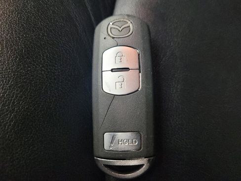 Used 2016 MAZDA MAZDA3 i Grand Touring image 32