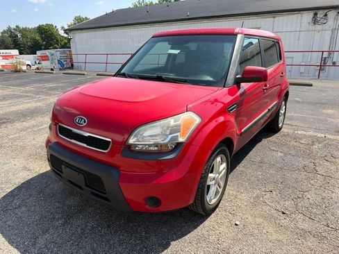 Used 2011 Kia Soul + FWD image 1
