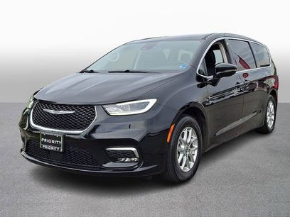 Used 2024 Chrysler Pacifica Touring-L