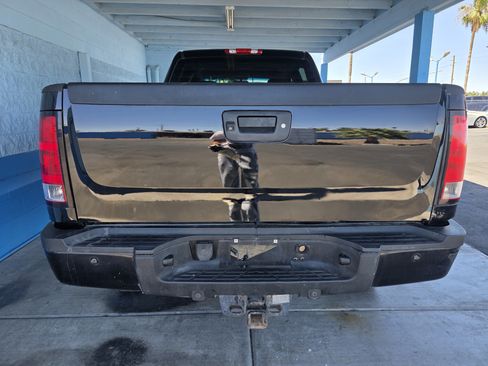 Used 2011 GMC Sierra 2500 Denali w/ Suspension Package, Off-Road AWD/4WD image 3