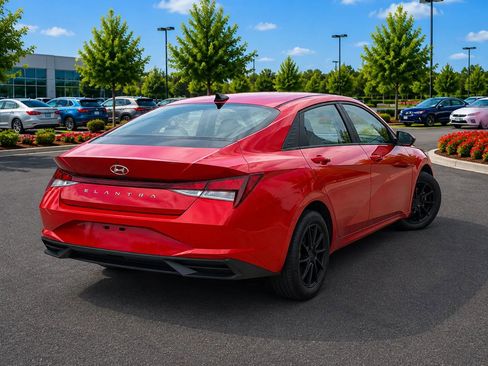 Used 2022 Hyundai Elantra SEL FWD image 5