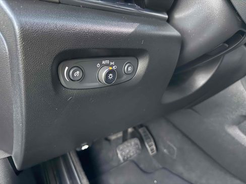 Used 2019 Chevrolet Traverse LT image 30