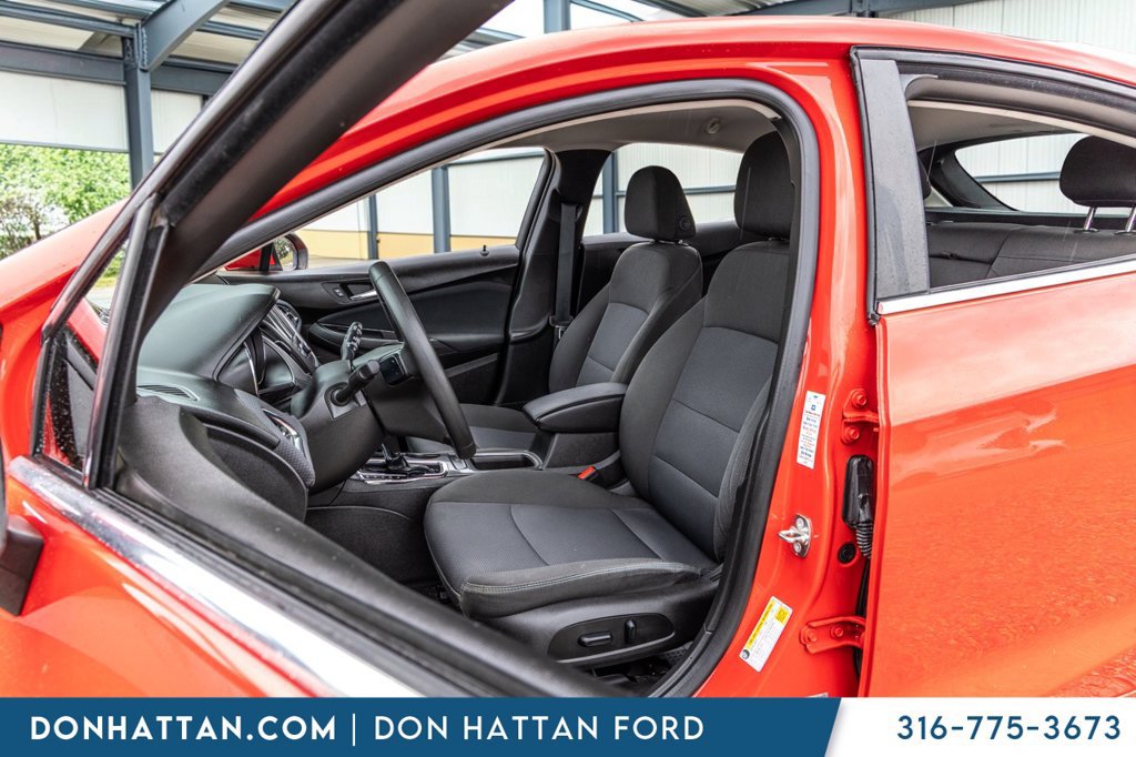 Used 2018 Chevrolet Cruze LT w/ Convenience Package FWD image 16