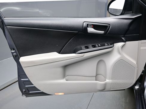 Used 2013 Toyota Camry LE FWD image 9