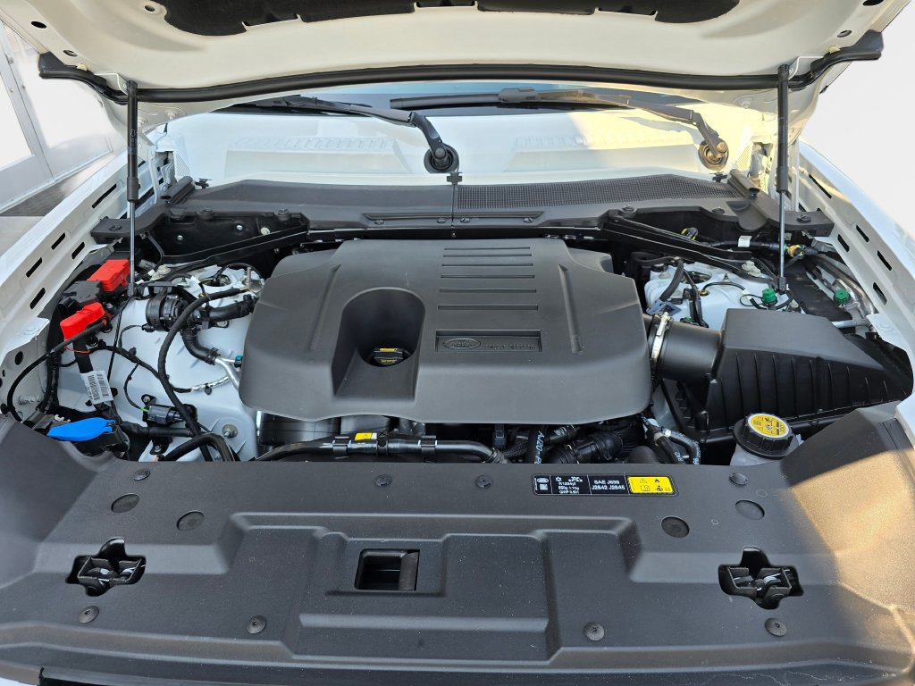 New 2026 Land Rover Defender 110 X-Dynamic SE AWD/4WD image 32