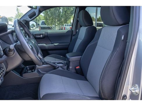 Used 2021 Toyota Tacoma TRD Off-Road w/ Technology Package AWD/4WD image 15
