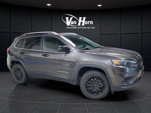 Used 2019 Jeep Cherokee Latitude Plus w/ Cold Weather Group AWD/4WD image 1