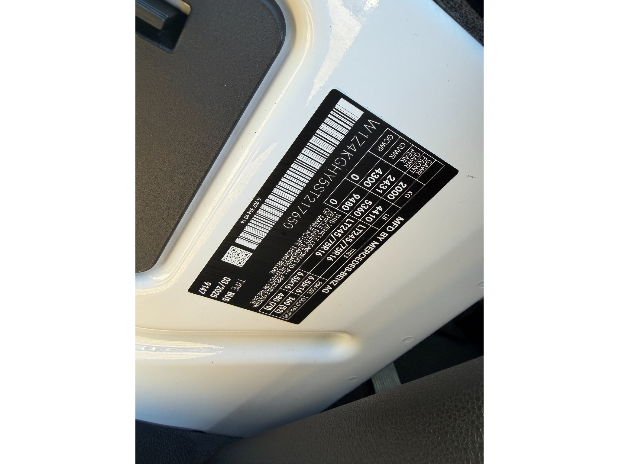 Used 2025 Mercedes-Benz Sprinter 2500 image 12