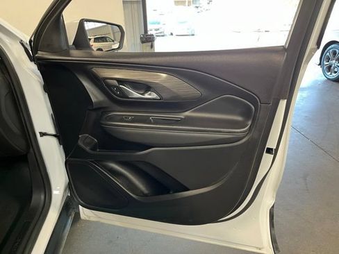 Used 2024 GMC Terrain SLT FWD image 12