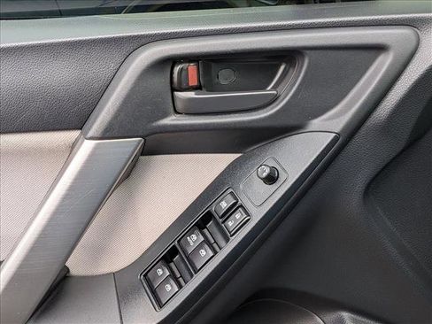 Used 2015 Subaru Forester 2.5i w/ Alloy Wheel Package image 11