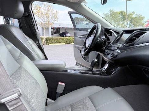 Used 2014 Chevrolet Impala LT w/ Convenience Package image 13