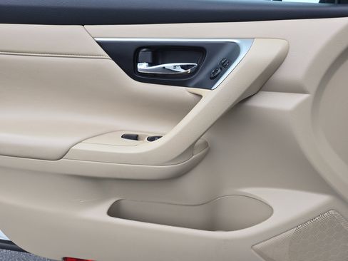 Used 2017 Nissan Altima 3.5 SL w/ 3.5SL Technology Package image 23