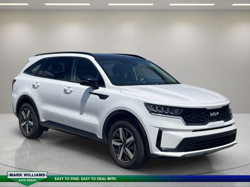 Used 2022 Kia Sorento S w/ Panoramic Sunroof Package FWD image 1