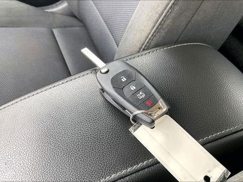 Used 2017 Chevrolet Cruze LT image 11