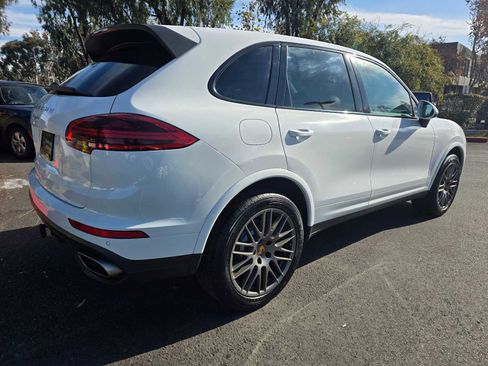 Used 2018 Porsche Cayenne Platinum Edition image 3