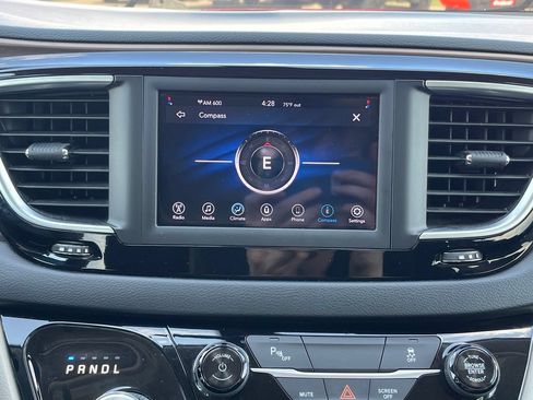 Used 2018 Chrysler Pacifica L FWD image 23