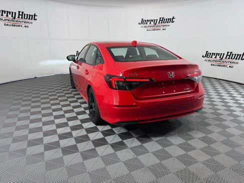 Used 2025 Honda Civic Sport image 11