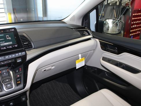 New 2026 Honda Odyssey Touring image 38