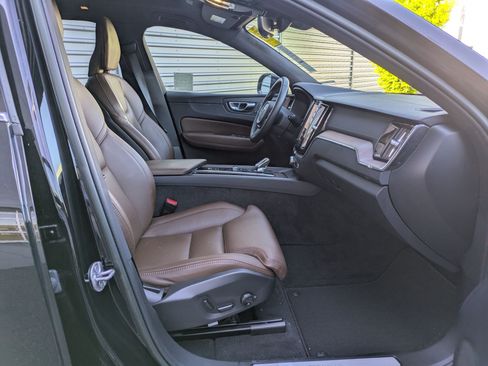 Used 2023 Volvo XC60 T8 Ultimate w/ Climate Package AWD/4WD image 29