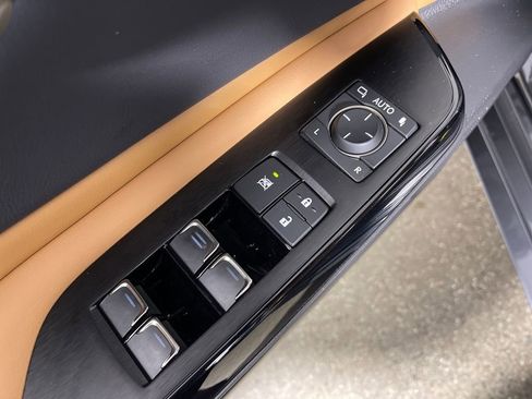 Used 2023 Lexus ES 300h w/ Premium Package image 18