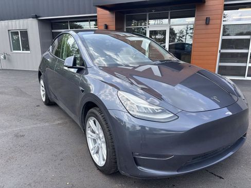Used 2023 Tesla Model Y Long Range AWD/4WD image 3